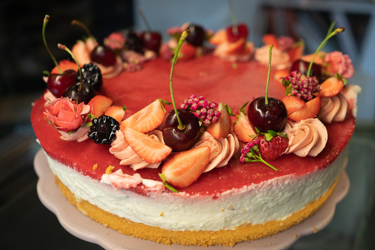 Erdbeer-Joghurt-Torte in der Patisserie Bergmann in Stelzendorf